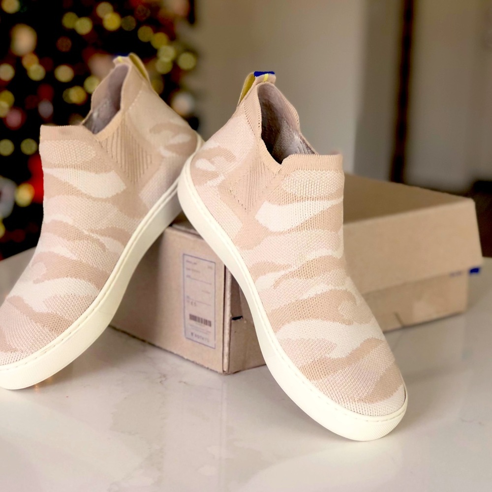 Rothy’s The Chelsea Sand Camo bootie